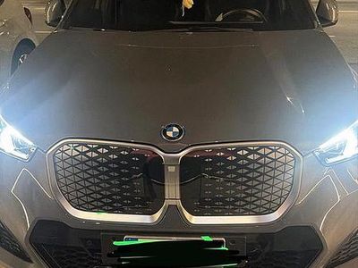 Begagnad BMW iX1 Sport Line 150 kW (204 HK) 2025 Grå SUV