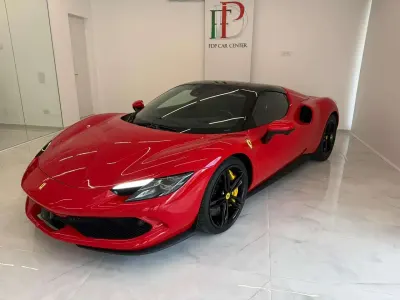 Usata Ferrari 296 663 CV (487 kW) 2025 Rosso Cabrio