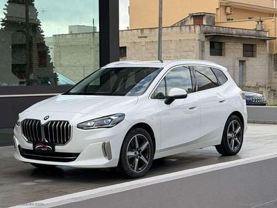 Usata BMW 218 Active Tourer Luxury Line 150 CV (110 kW) 2022 Bianco Monovolume