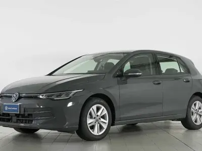 Usata VW Golf VIII Life 116 CV (85 kW) 2025 Grigio Berlina