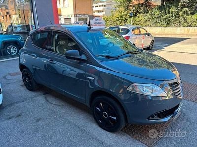 Usata Lancia Ypsilon Gold 85 CV (62 kW) 2015 Blu Utilitaria