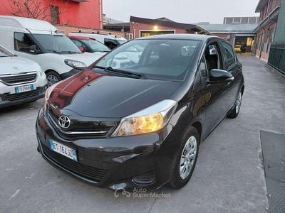Usata Toyota Yaris Lounge 69 CV (50 kW) 2014 Nero Utilitaria