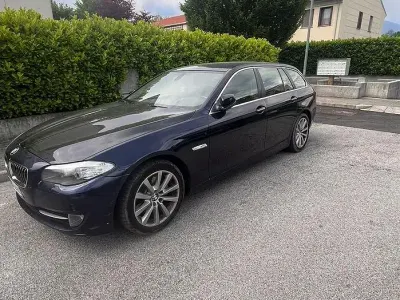 Usata BMW 520 Comfort Edition 129 CV (94 kW) 2011 Blu Station wagon