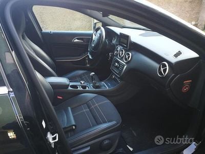 Usata Mercedes A180 122 CV (89 kW) 2015 Nero Berlina