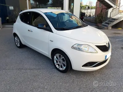 Usata Lancia Ypsilon Gold 69 CV (50 kW) 2016 Beige Utilitaria