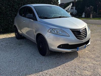 Usata Lancia Ypsilon 85 CV (62 kW) 2014 Grigio Utilitaria