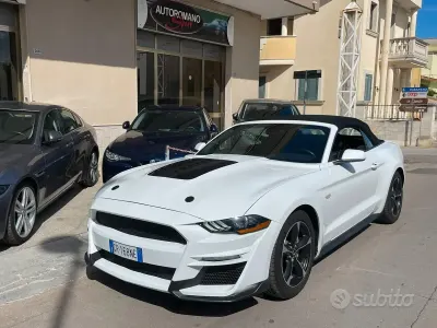 Usata Ford Mustang Convertible 317 CV (233 kW) 2018 Bianco Cabrio