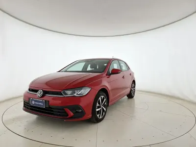 Usata VW Polo Life 80 CV (58 kW) 2023 Kings red metallizzato Utilitaria