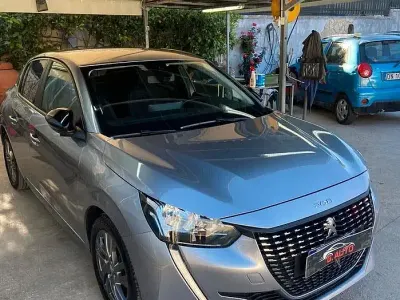 Usata Peugeot 208 Active 102 CV (75 kW) 2022 Grigio Utilitaria