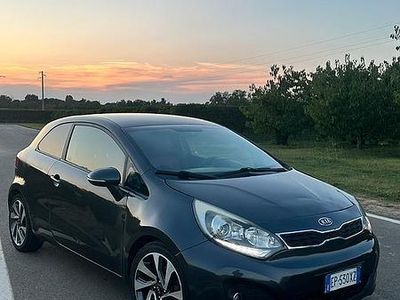Usata Kia Rio EX 90 CV (66 kW) 2013 Grigio Berlina