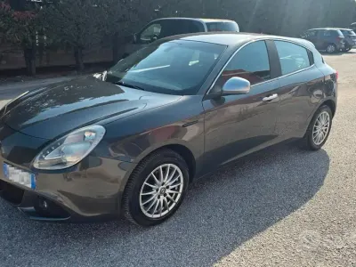 Usata Alfa Romeo Giulietta Distinctive 105 CV (77 kW) 2012 Grigio Utilitaria