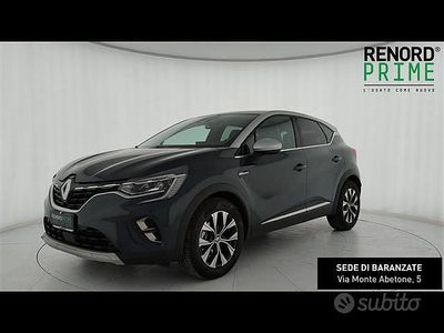 Usata Renault Captur Techno 145 CV (106 kW) 2022 Blu scuro SUV