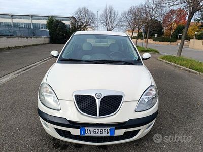Usata Lancia Ypsilon 60 CV (44 kW) 2006 Beige Utilitaria