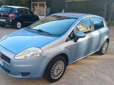 Usata Fiat Grande Punto Active 75 CV (55 kW) 2007 Bluazzurro Utilitaria