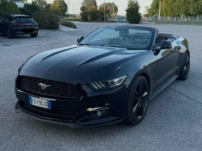 Usata Ford Mustang Convertible 317 CV (233 kW) 2016 Nero Cabrio