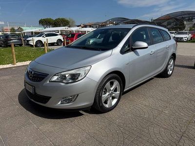 Usata Opel Astra 110 CV (80 kW) 2011 Argento Station wagon