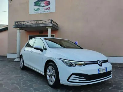 Usata VW Golf VIII Life 116 CV (85 kW) 2023 Bianco Berlina