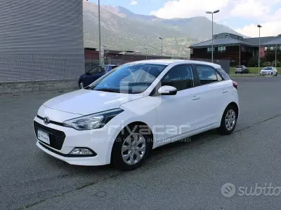 Usata Hyundai i20 Comfort 84 CV (61 kW) 2015 Bianco Utilitaria