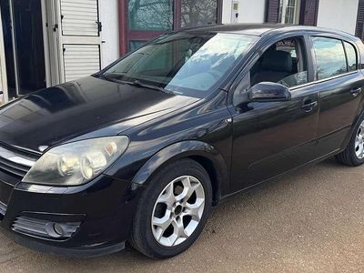 Usata Opel Astra Elegance 101 CV (74 kW) 2005 Nero Berlina