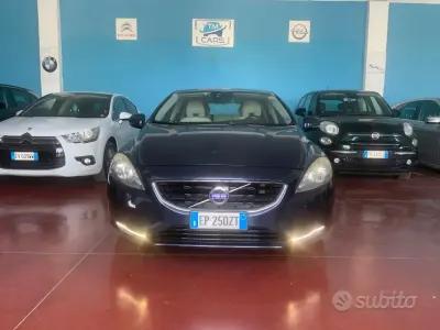 Usata Volvo V40 Momentum 115 CV (84 kW) 2013 Bluazzurro Berlina
