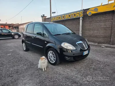 Begagnad Lancia Musa 90 HK (66 kW) 2007 Brun Minibuss
