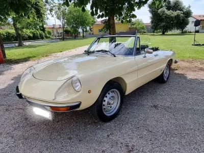 Usata Alfa Romeo Spider Veloce 103 CV (75 kW) 1981 Beige Cabrio