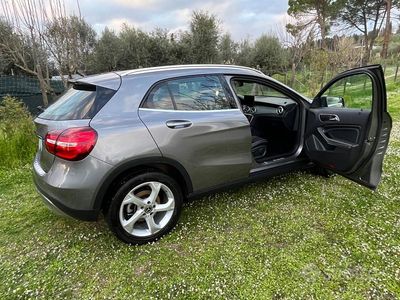 Usata Mercedes 200 136 CV (100 kW) 2017 Grigio SUV