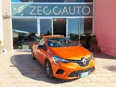 Usata Renault Clio V SE 67 CV (49 kW) 2023 Arancione Berlina