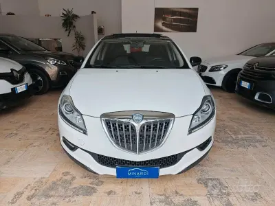 Usata Lancia Delta Silver 120 CV (88 kW) 2011 Beige Utilitaria