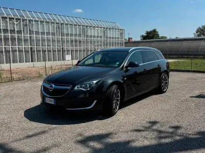 Usata Opel Insignia 170 CV (125 kW) 2015 Nero Station wagon