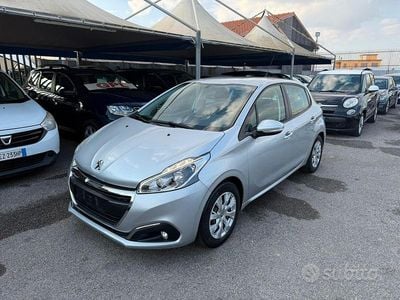Gebraucht Peugeot 208 Allure 82 PS (60 kW) 2016 Grau Kleinwagen