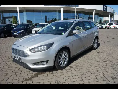Usata Ford Focus 120 CV (88 kW) 2015 Grigio scuro Station wagon