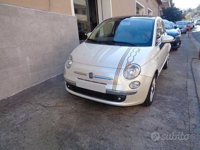 Begagnad Fiat 500 Lounge 75 HK (55 kW) 2008 Vit Halvkombi