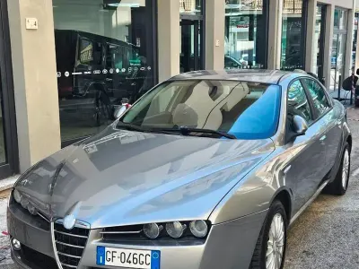 Usata Alfa Romeo 159 Distinctive 150 CV (110 kW) 2008 Grigio Berlina