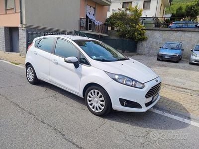 Usata Ford Fiesta 75 CV (55 kW) 2015 Bianco Berlina