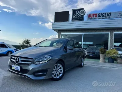 Usata Mercedes B180 109 CV (80 kW) 2018 Grigio Monovolume
