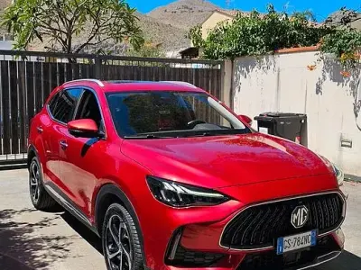 Usata MG HS Luxury 170 CV (125 kW) 2024 Rosso SUV