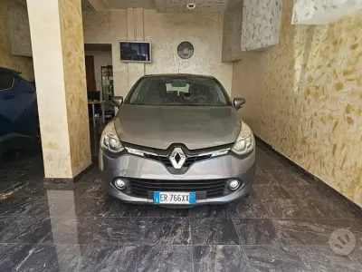 Usado Renault Clio IV 75 CV (55 kW) 2013 Gris Berlina