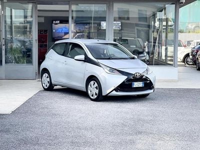 Usata Toyota Aygo 69 CV (50 kW) 2017 Grigio Utilitaria