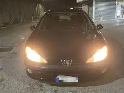 Usata Peugeot 206 60 CV (44 kW) 2001 Nero Utilitaria