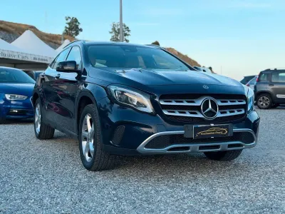 Usata Mercedes GLA200 136 CV (100 kW) 2018 Bluazzurro SUV