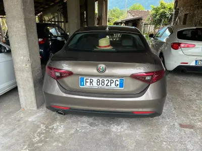 Usata Alfa Romeo Giulia 150 CV (110 kW) 2018 Grigio Berlina
