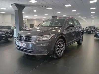 Usata VW Tiguan Life 150 CV (110 kW) 2023 Grigio scuro SUV