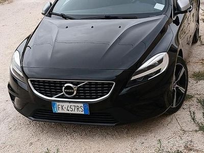 Usata Volvo V40 120 CV (88 kW) 2017 Nero Station wagon