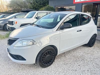 Usata Lancia Ypsilon 69 CV (50 kW) 2018 Grigio Utilitaria