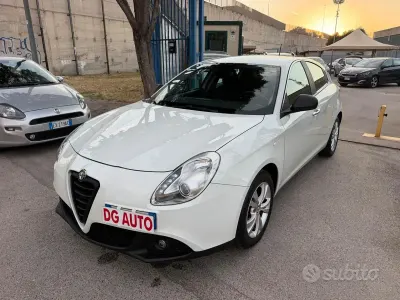 Usata Alfa Romeo Giulietta 105 CV (77 kW) 2013 Bianco Utilitaria