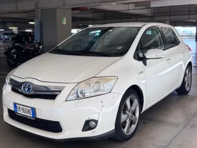 Usata Toyota Auris Hybrid Style 135 CV (99 kW) 2012 Bianco Berlina