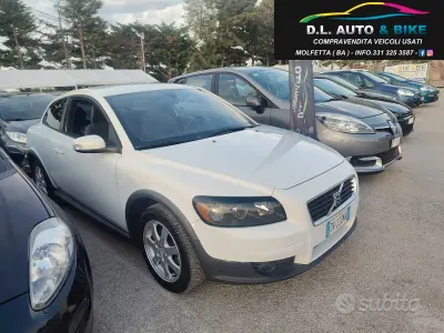 Usata Volvo C30 Momentum 109 CV (80 kW) 2009 Bianco Utilitaria