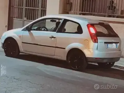 Usata Ford Fiesta 68 CV (50 kW) 2004 Utilitaria