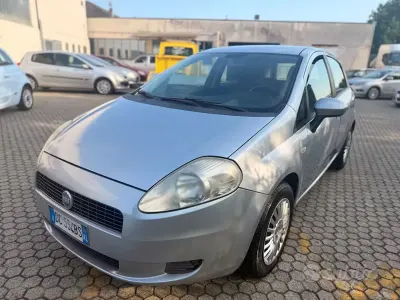 Usata Fiat Grande Punto Active 65 CV (47 kW) 2007 Grigio Utilitaria